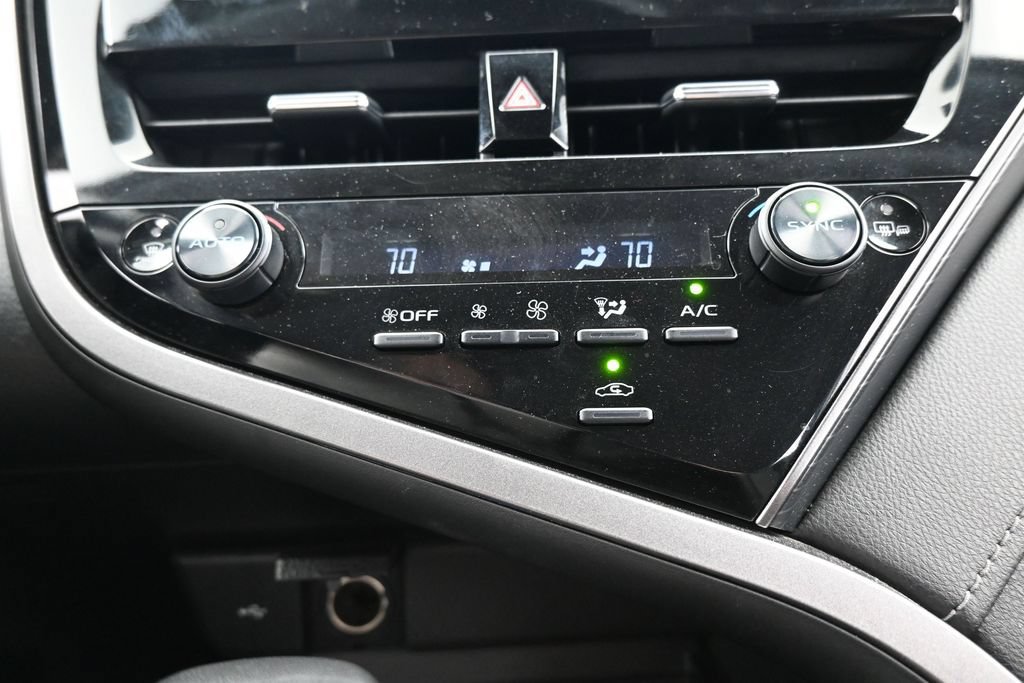 Used 2022 Toyota Camry SE w/ Convenience Package FWD image 25