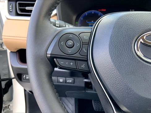 Used 2025 Toyota RAV4 Limited image 22