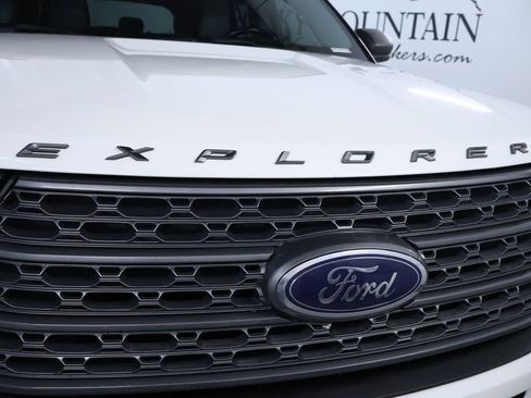 Used 2021 Ford Explorer XLT w/ Equipment Group 202A image 9