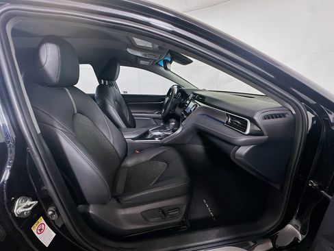 Used 2018 Toyota Camry XSE FWD image 30