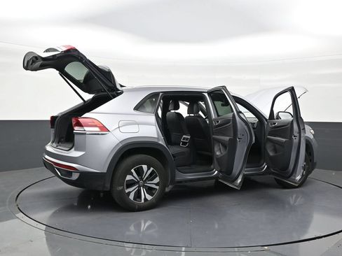 Used 2024 Volkswagen Atlas Cross Sport SE FWD image 20