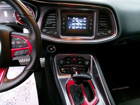 Used 2015 Dodge Challenger R/T image 16