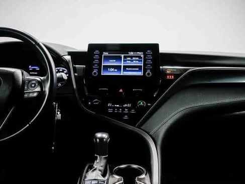 Used 2023 Toyota Camry SE image 12