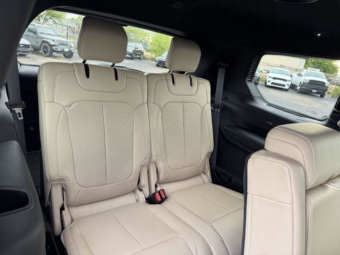 Used 2025 Jeep Grand Cherokee L Limited w/ Luxury Tech Group II AWD/4WD image 42