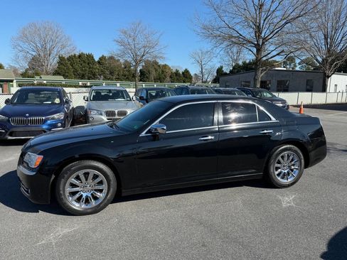 Used 2014 Chrysler 300 C RWD image 12