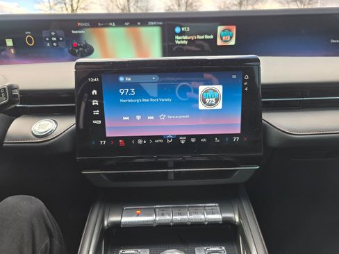 Used 2024 Lincoln Nautilus Reserve w/ Equipment Group 202A image 12