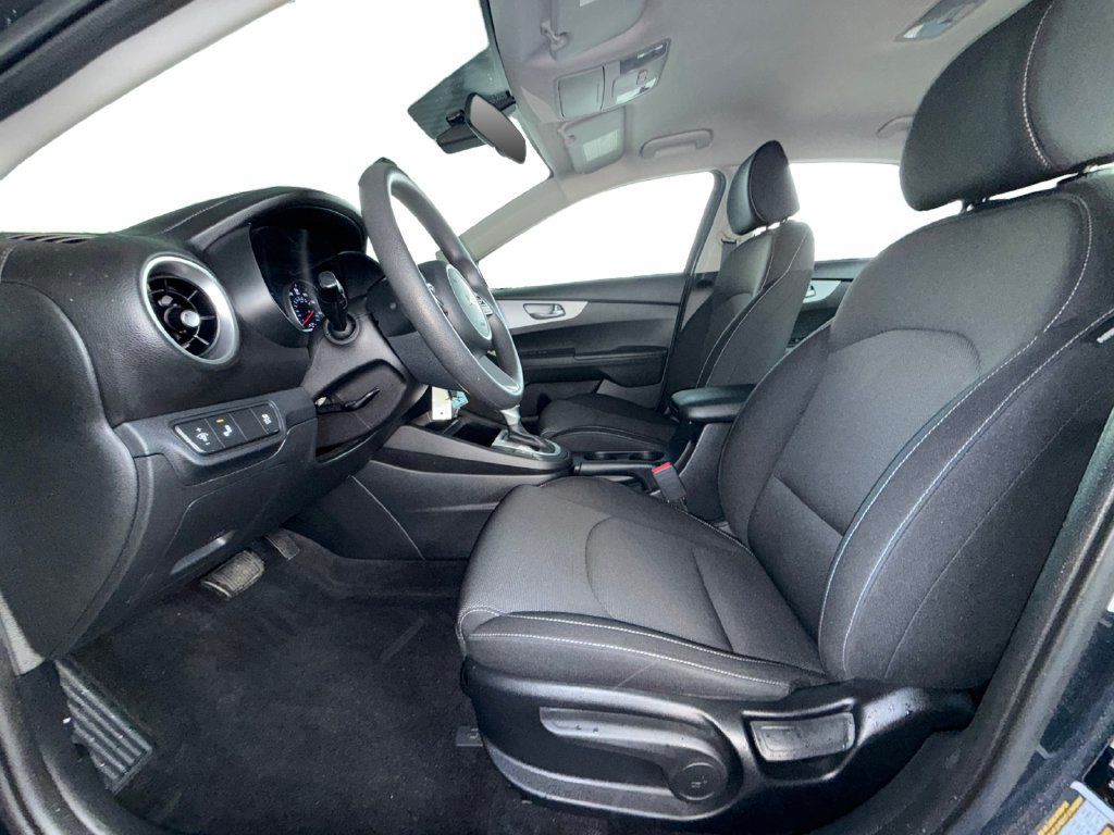 Used 2023 Kia Forte LXS w/ LXS Technology Package FWD image 9
