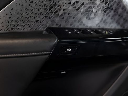Used 2024 BMW i7 M70 AWD/4WD image 38