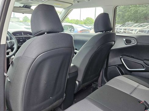 Certified 2025 Kia Soul LX w/ LX Technology Package FWD image 16