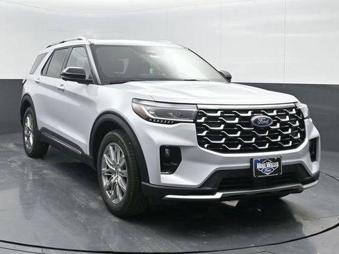 Used 2025 Ford Explorer Platinum image 1