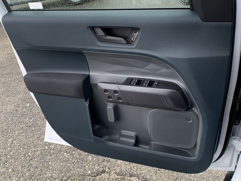 New 2025 Ford Maverick XL image 18