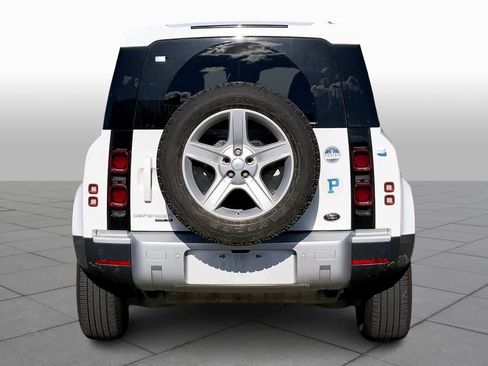 Used 2020 Land Rover Defender 110 SE image 4