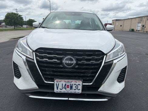 Used 2023 Nissan Kicks SV FWD image 2