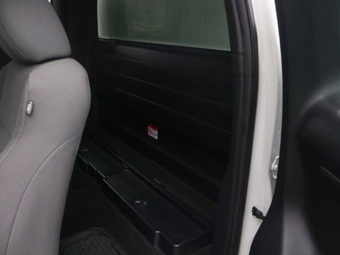 Used 2016 Toyota Tacoma SR image 18