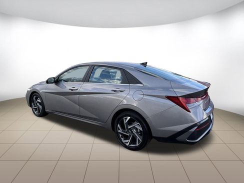 Used 2024 Hyundai Elantra Limited FWD image 5
