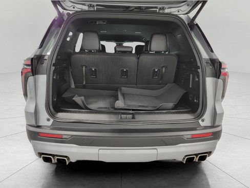 Used 2025 Chevrolet Traverse Z71 w/ LPO, Floor Liner Package AWD/4WD image 14