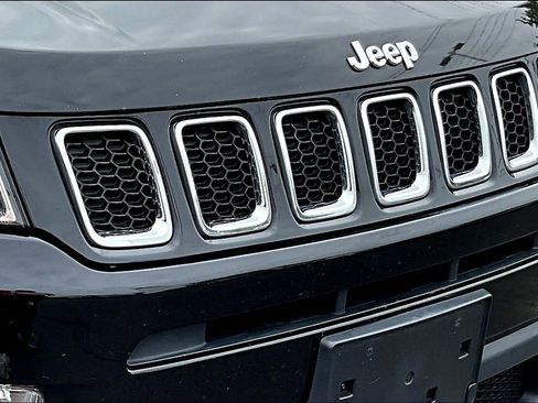 Used 2018 Jeep Compass Latitude w/ Popular Equipment Group FWD image 32