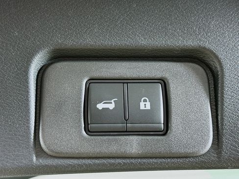 Used 2023 Nissan Rogue SL w/ SL Premium Package image 31