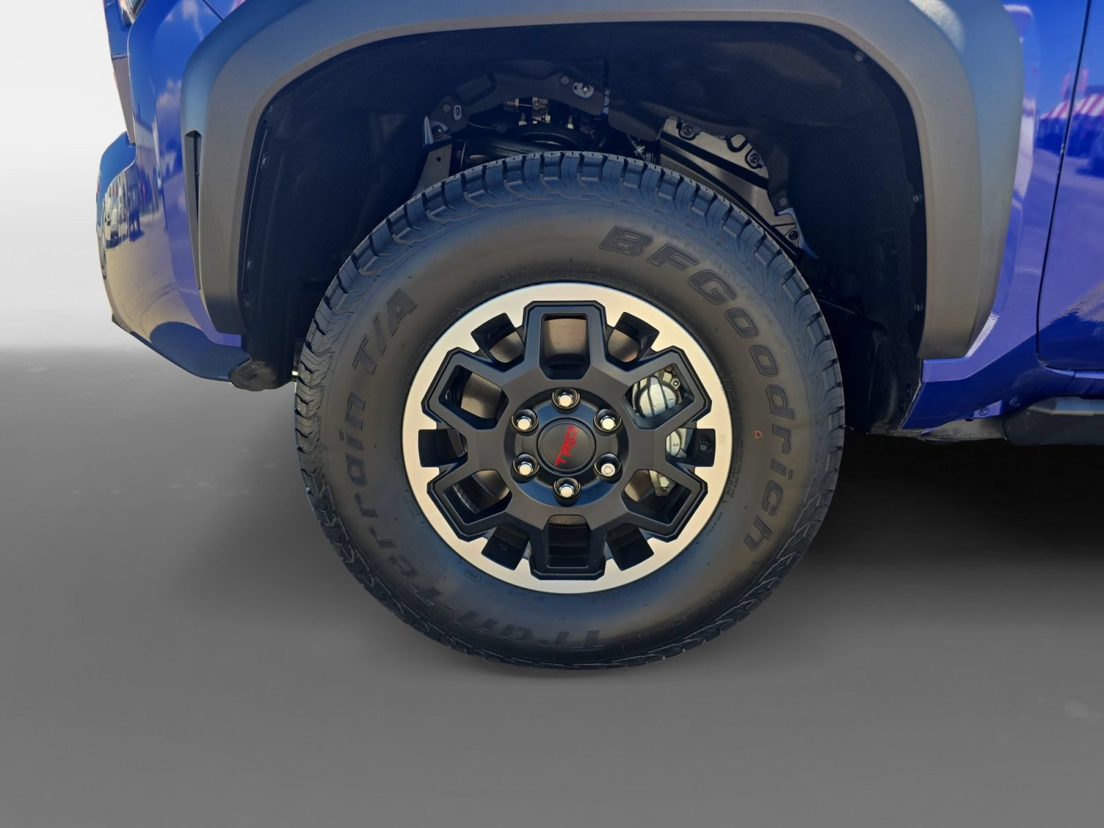 Certified 2025 Toyota Tacoma TRD Off-Road AWD/4WD image 14