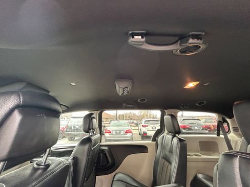 Used 2020 Dodge Grand Caravan SXT image 7