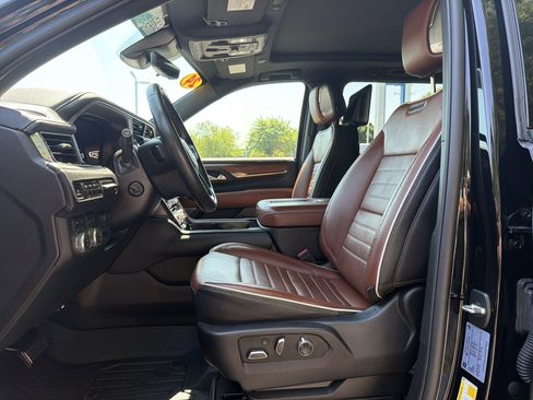 Used 2024 GMC Yukon XL Denali Ultimate AWD/4WD image 16