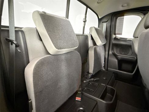 Certified 2022 Toyota Tacoma SR5 image 34