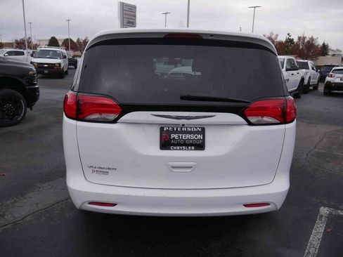 Used 2020 Chrysler Voyager LX image 17