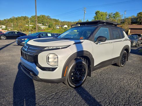 New 2025 Mitsubishi Outlander Trail Edition image 9