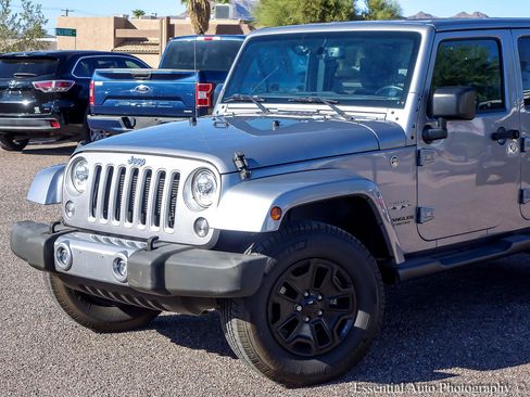 Used 2017 Jeep Wrangler Unlimited Sahara w/ Connectivity Group image 2