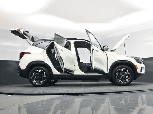 New 2026 Kia Seltos S image 42