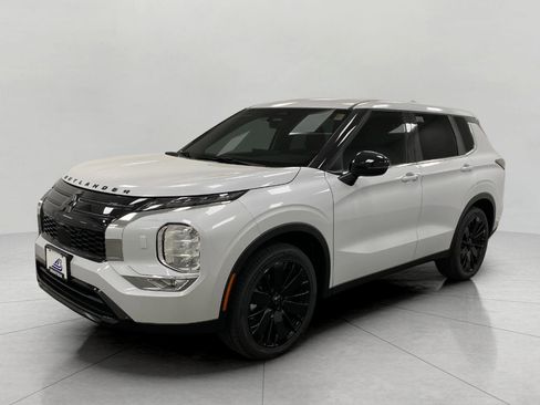 New 2026 Mitsubishi Outlander LE AWD/4WD image 8