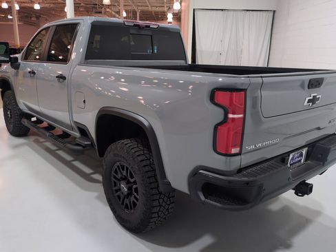 Used 2025 Chevrolet Silverado 2500 ZR2 w/ Technology Package AWD/4WD image 5