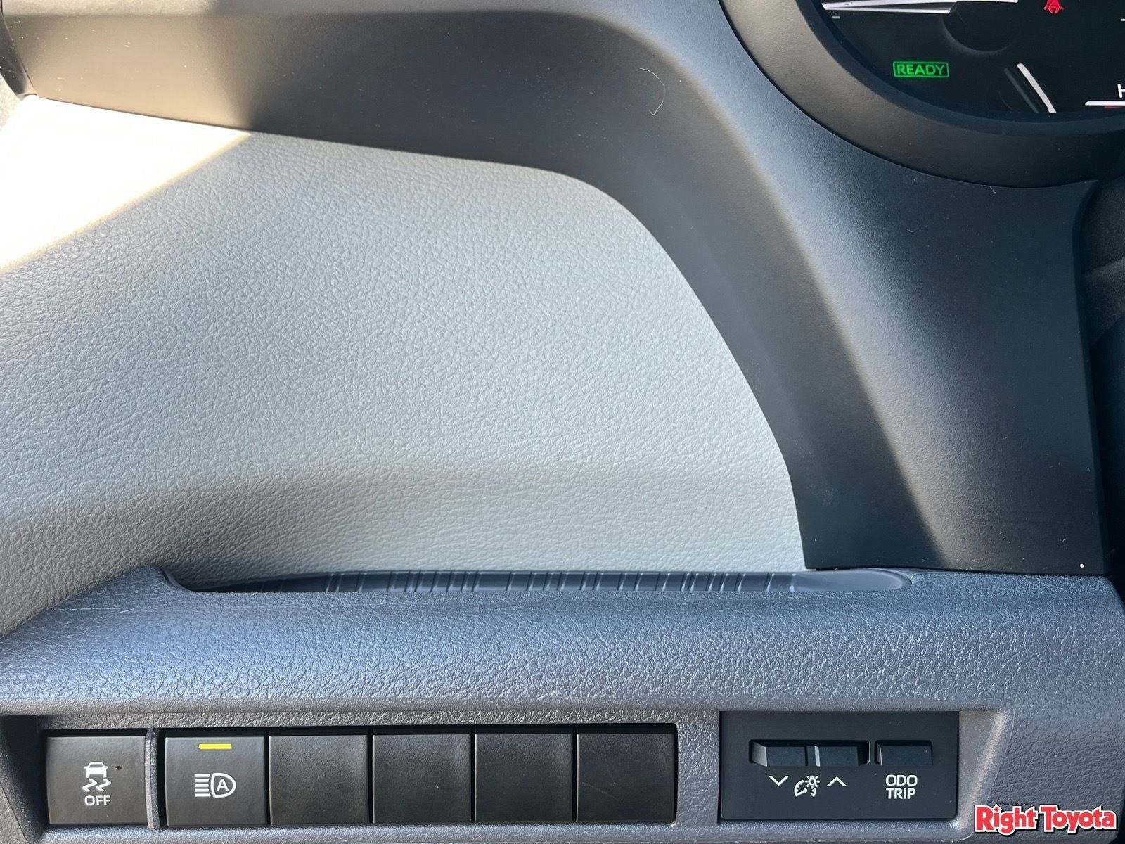 Certified 2024 Toyota Sienna XLE FWD image 34