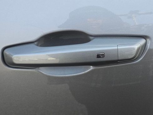 Used 2025 GMC Acadia Elevation image 10