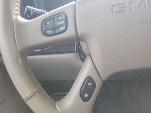 Used 2004 GMC Yukon Denali image 9