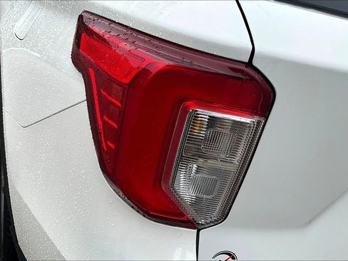 Used 2020 Ford Explorer Platinum w/ Premium Technology Package image 23