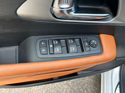 Used 2026 Chrysler Pacifica Pinnacle FWD image 13