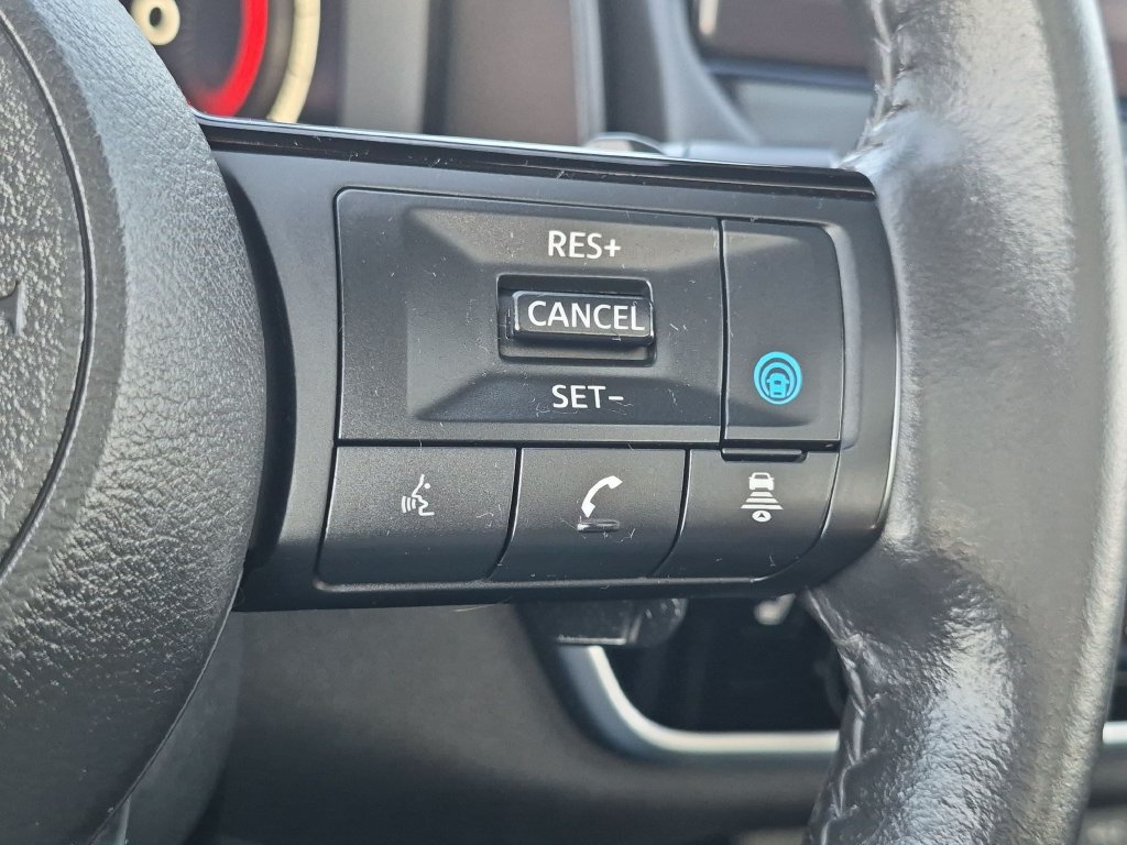 Used 2024 Nissan Rogue Platinum AWD/4WD image 16