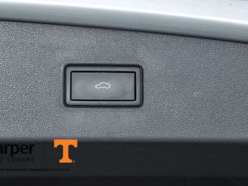 Used 2022 Volkswagen Tiguan SE image 30