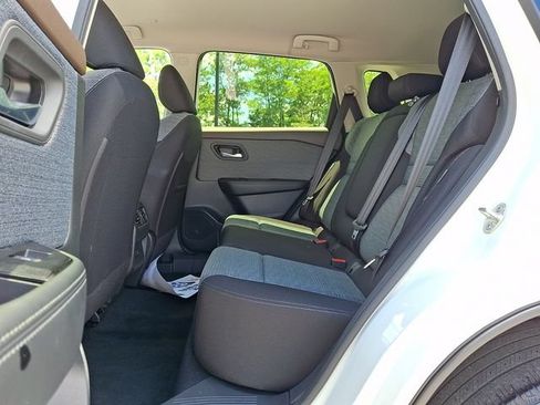 Used 2023 Nissan Rogue SV AWD/4WD image 13