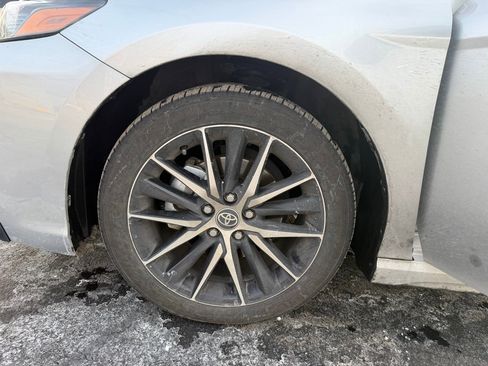 Used 2022 Toyota Camry SE image 2