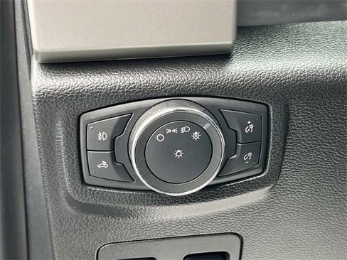 Used 2019 Ford F150 Lariat w/ Trailer Tow Package image 34