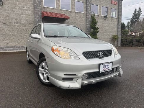 Used 2004 Toyota Matrix XR image 2