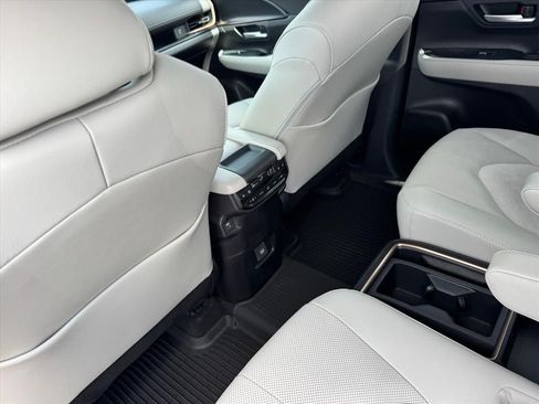 Used 2026 Toyota Grand Highlander AWD Hybrid image 12