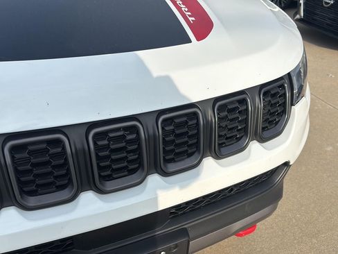 Used 2025 Jeep Compass Trailhawk AWD/4WD image 30