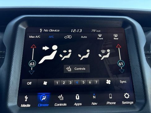 Used 2022 Jeep Wrangler Unlimited Sahara w/ Cold Weather Group AWD/4WD image 24