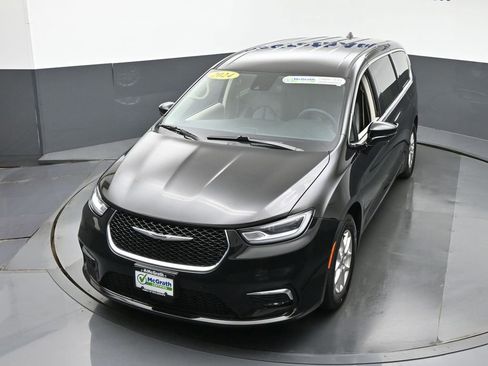 Used 2024 Chrysler Pacifica Touring-L FWD image 26