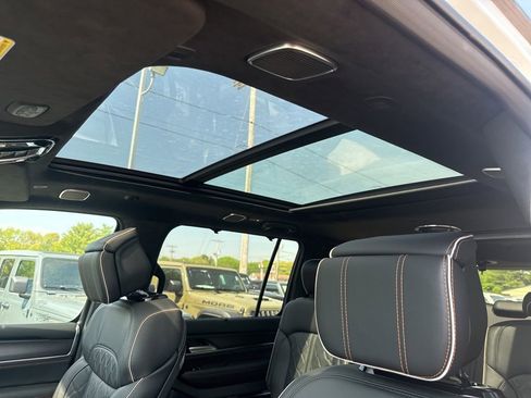 New 2026 Jeep Grand Wagoneer Summit AWD/4WD image 18