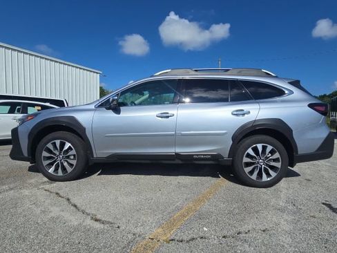 Used 2025 Subaru Outback Touring XT AWD/4WD image 2