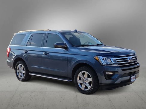 Used 2019 Ford Expedition XLT w/ Equipment Group 202A RWD image 2